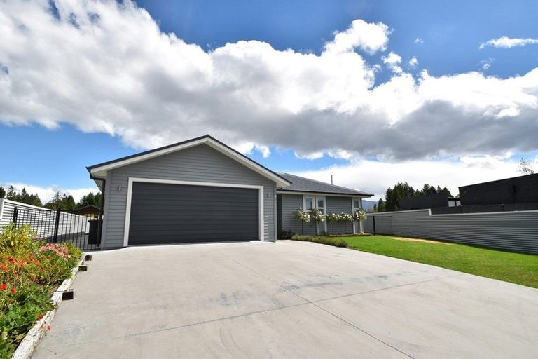 Photo of property in 38 Rhoboro Road, Twizel, 7901