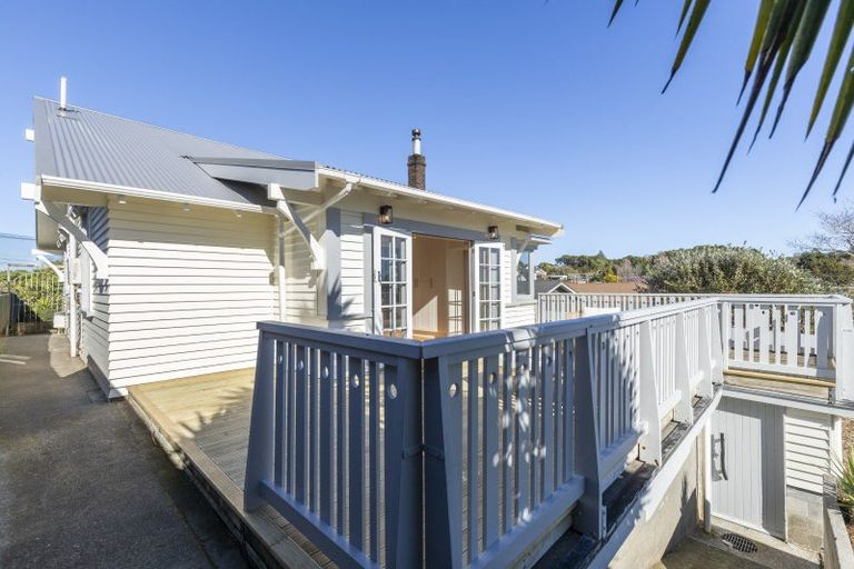 Photo of property in 16 Bulteel Street, New Plymouth, 4310