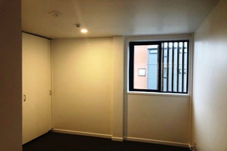 Photo of property in 2/165 Hobsonville Point Road, Hobsonville, Auckland, 0616