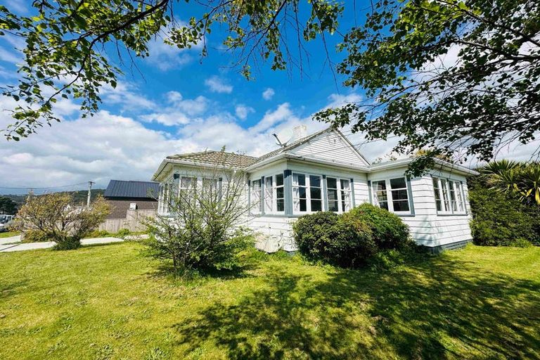 Photo of property in 2 Churton Crescent, Taita, Lower Hutt, 5011