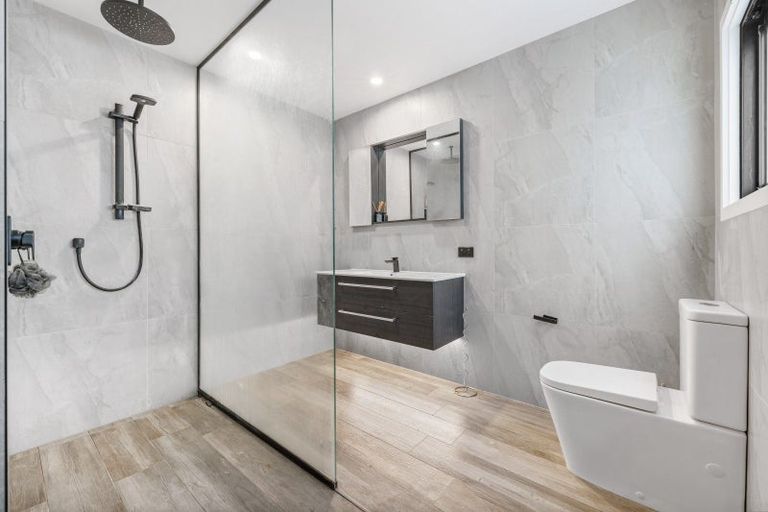 Photo of property in 78 Opanuku Road, Henderson Valley, Auckland, 0612