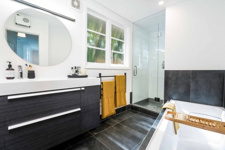 Photo of property in 1 Glengyle Street, Vauxhall, Dunedin, 9013