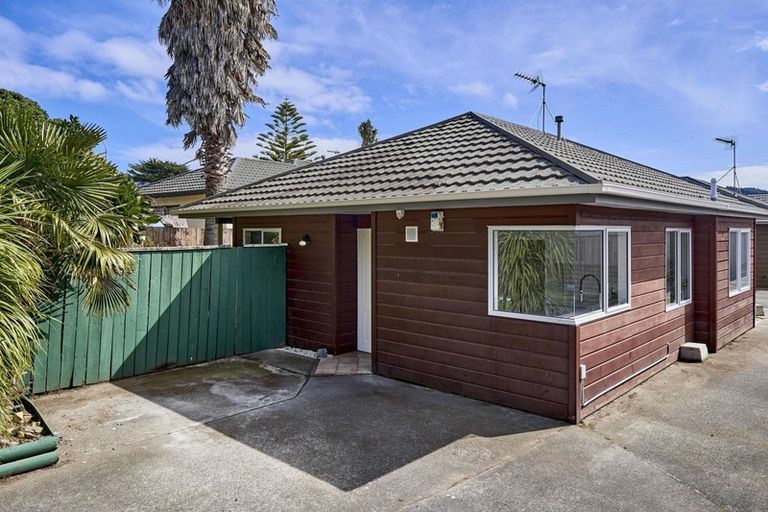 Photo of property in 5a Grays Road, Plimmerton, Porirua, 5026