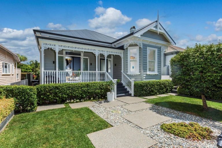 Photo of property in 11 Cheltenham Road, Devonport, Auckland, 0624