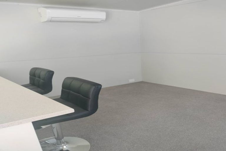 Photo of property in 4 Antipodes Lane, Whitby, Porirua, 5024