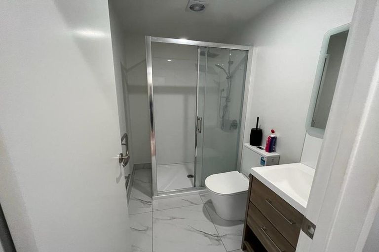 Photo of property in 2/28 Croydon Road, New Lynn, Auckland, 0600