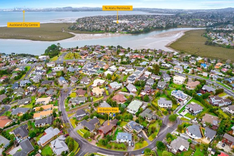 Photo of property in 10 Ballini Rise, West Harbour, Auckland, 0618