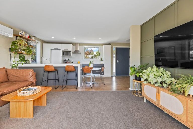 Photo of property in 2/126a Middlepark Road, Sockburn, Christchurch, 8042