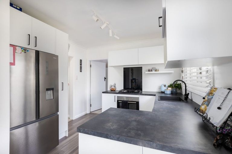 Photo of property in 3 Roto Street, Westown, New Plymouth, 4310