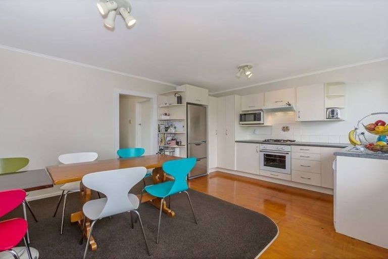 Photo of property in 540 Glenfield Road, Glenfield, Auckland, 0629