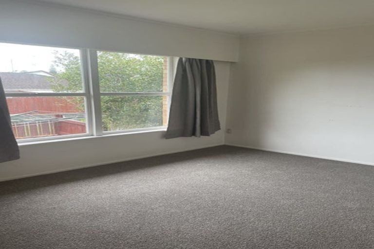 Photo of property in 1/13 Sovereign Place, Glenfield, Auckland, 0629