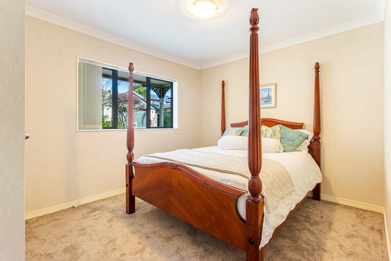 Photo of property in 12 Greenwoods Close, Titirangi, Auckland, 0604