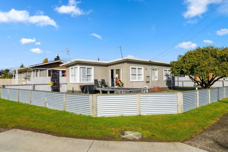 Photo of property in 11 Isobel Street, Fairy Springs, Rotorua, 3015