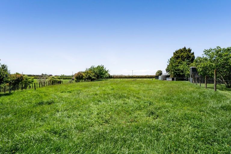 Photo of property in 300 Awai Road, Tarurutangi, New Plymouth, 4372