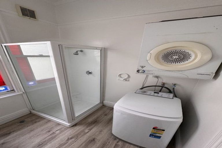 Photo of property in 2a Russell Terrace, Newtown, Wellington, 6021