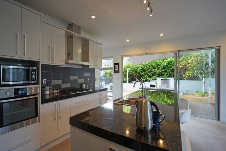 Photo of property in 12 Rangi Avenue, Schnapper Rock, Auckland, 0632