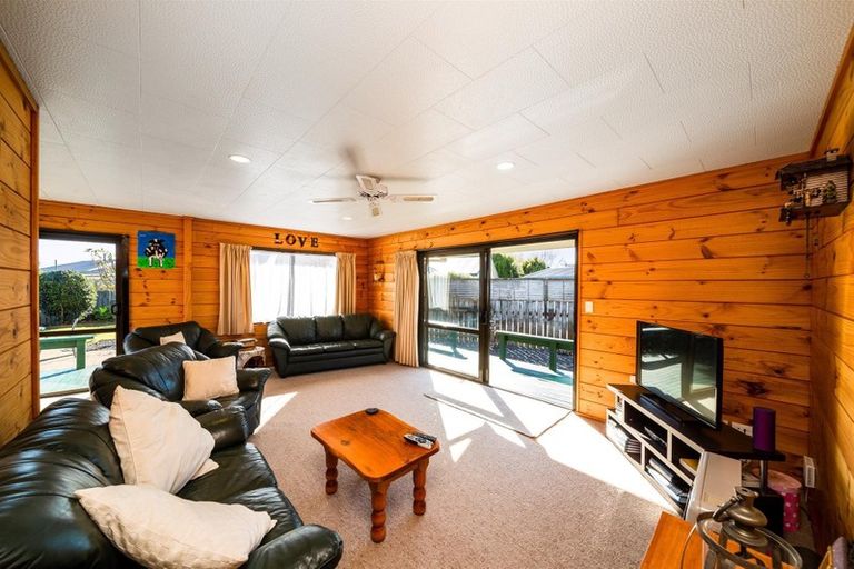 Photo of property in 1 Albert Street, Hawera, 4610