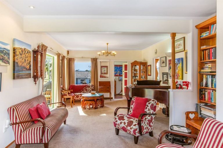 Photo of property in 323 Main Road, Tawa, Wellington, 5028