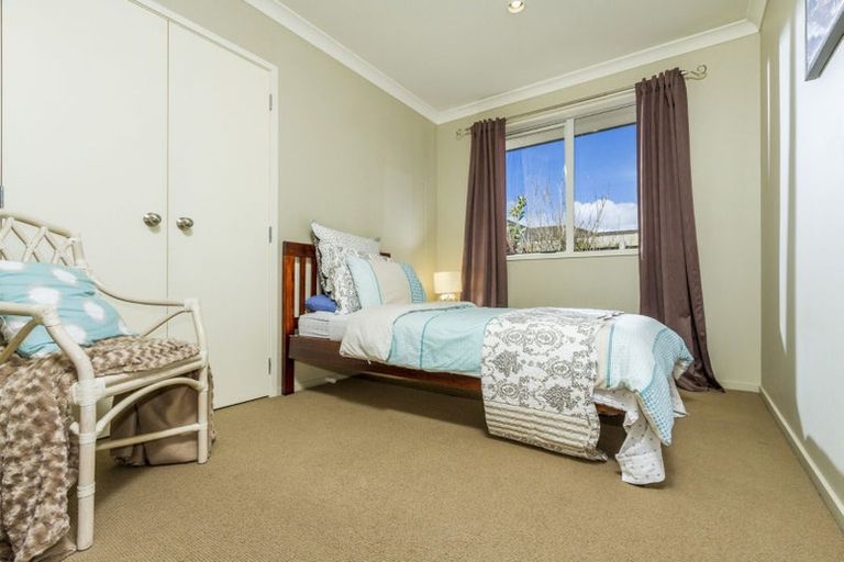 Photo of property in 42 Huntington Park Drive, Greenhithe, Auckland, 0632