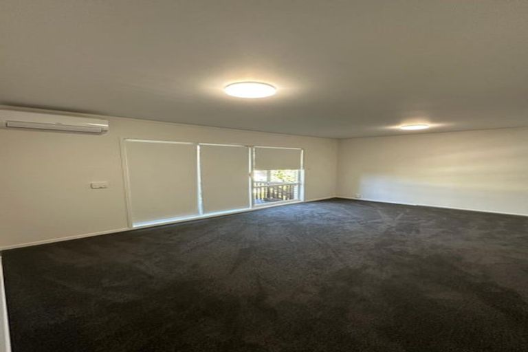 Photo of property in 2/7 Dakota Avenue, Beach Haven, Auckland, 0626