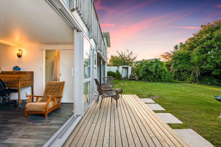 Photo of property in 56 Colwill Road, Massey, Auckland, 0614