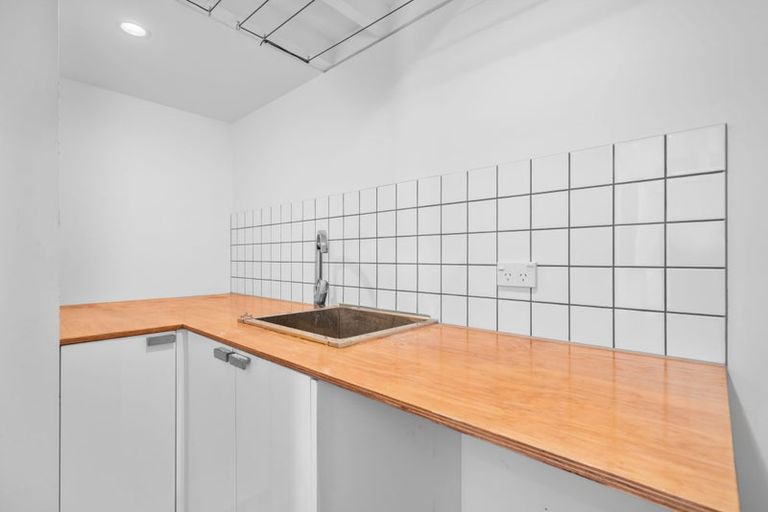 Photo of property in 1 Wakely Road, Newlands, Wellington, 6037