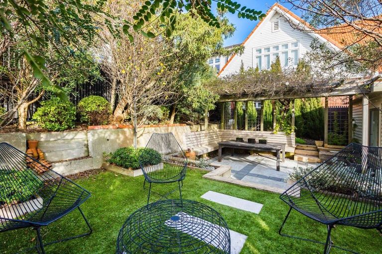 Photo of property in 51 The Crescent, Roseneath, Wellington, 6011