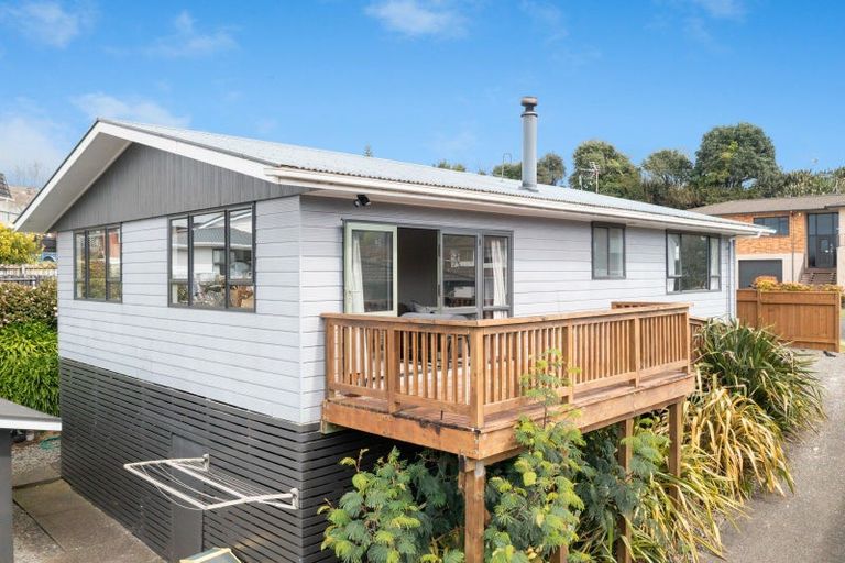 Photo of property in 16 La Salle Drive, Westown, New Plymouth, 4310