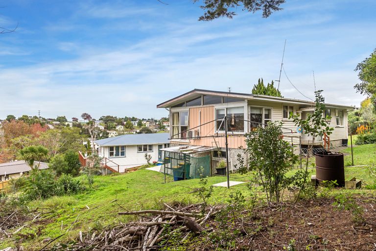 Photo of property in 59 Totaravale Drive, Totara Vale, Auckland, 0629