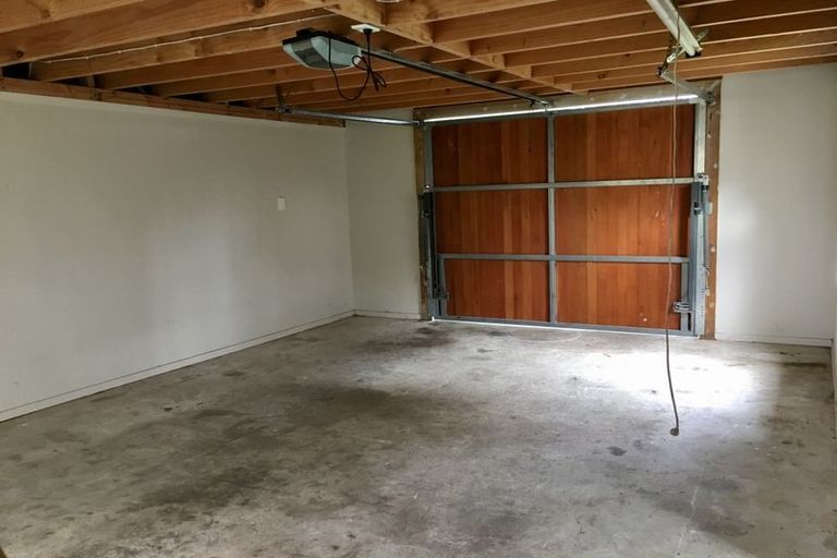 Photo of property in 10 Inchinnam Road, Flat Bush, Auckland, 2016