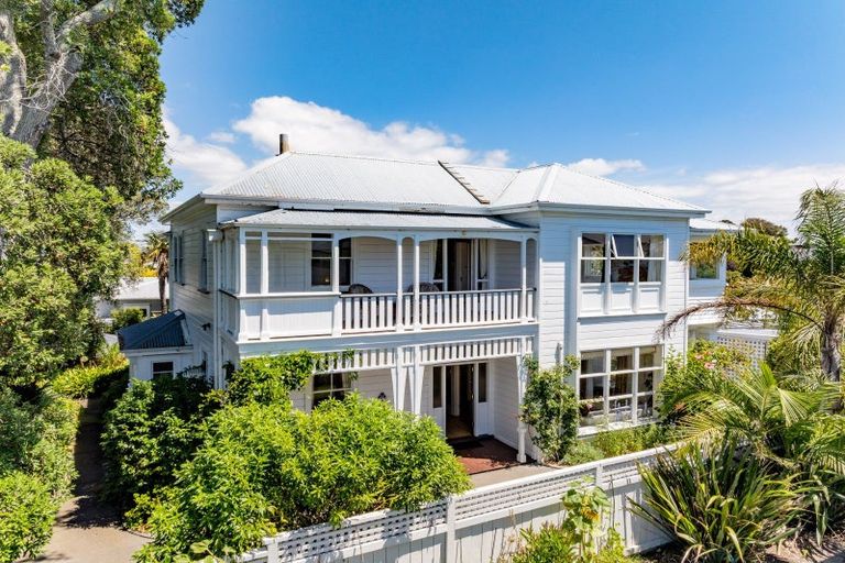 Photo of property in 14 Elizabeth Road, Bluff Hill, Napier, 4110
