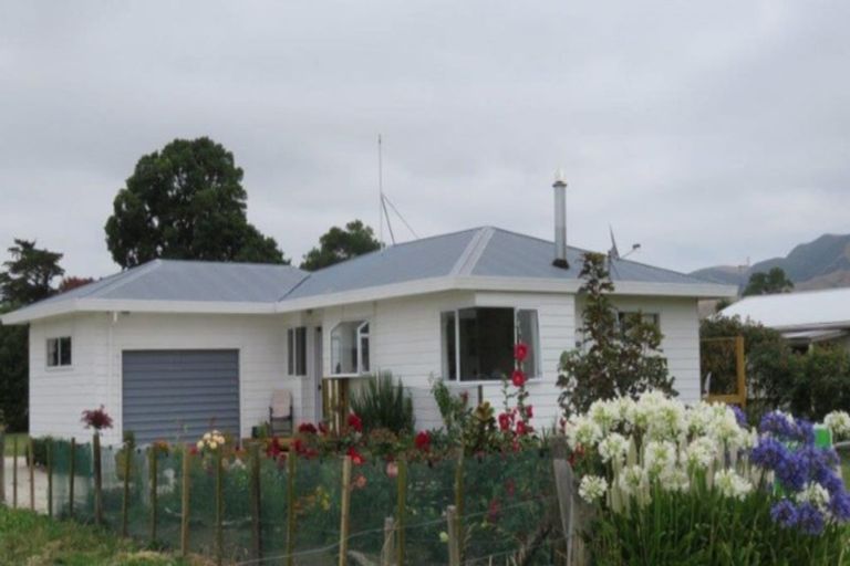 Photo of property in 12 Beach Road, Porangahau, 4293