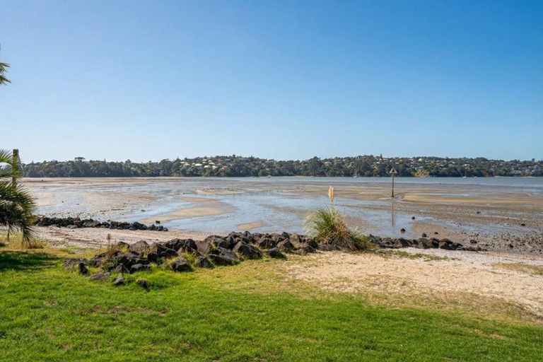 Photo of property in 4 Tiller Street, Hobsonville, 0616