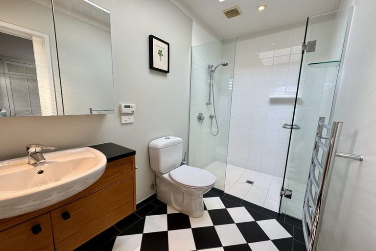 Photo of property in 10 Marine Terrace, Bayswater, Auckland, 0622
