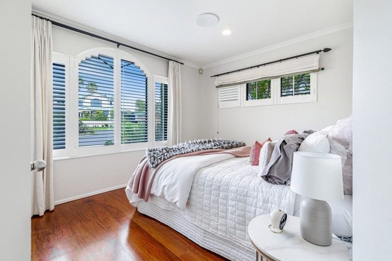 Photo of property in 5 Hobie Court, West Harbour, Auckland, 0618