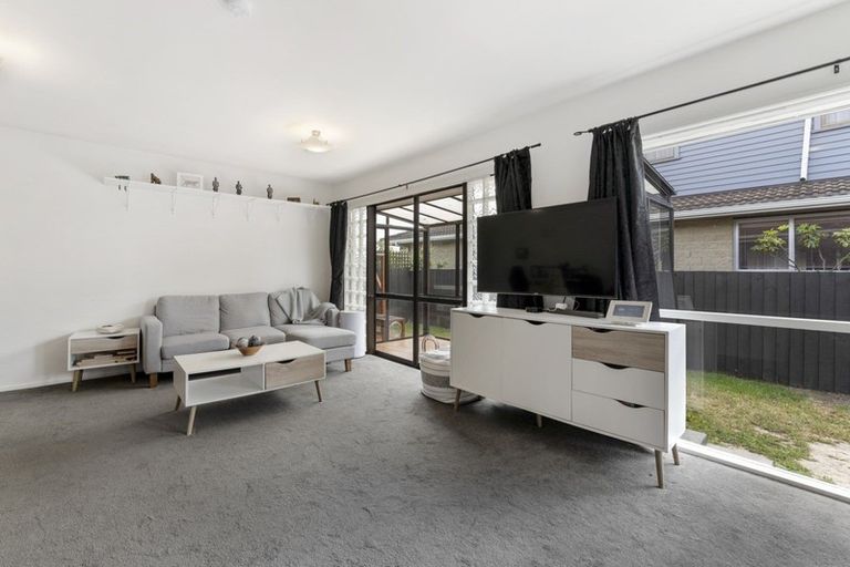 Photo of property in 1/185 Queenspark Drive, Parklands, Christchurch, 8083