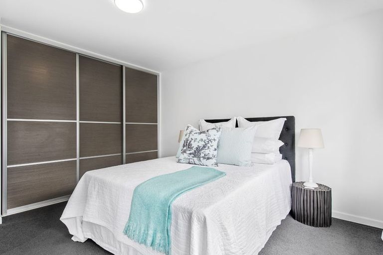 Photo of property in 24 Vagues Road, Northcote, Christchurch, 8052