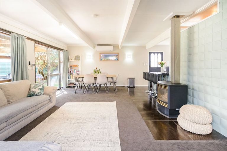 Photo of property in 6 Pukatea Place, Milson, Palmerston North, 4414