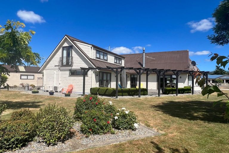 Photo of property in 8 Daffodil Grove, Carterton, 5713