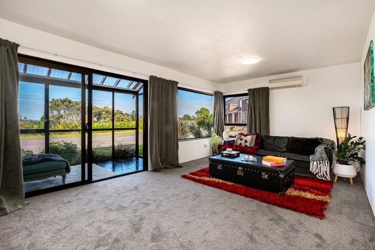 Photo of property in 11 Tamahine Street, Maupuia, Wellington, 6022