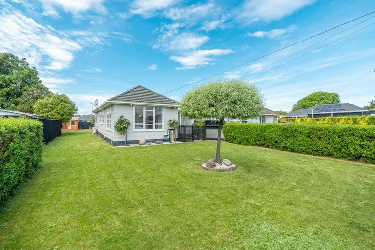 Photo of property in 22 Lambeth Crescent, Northcote, Christchurch, 8052