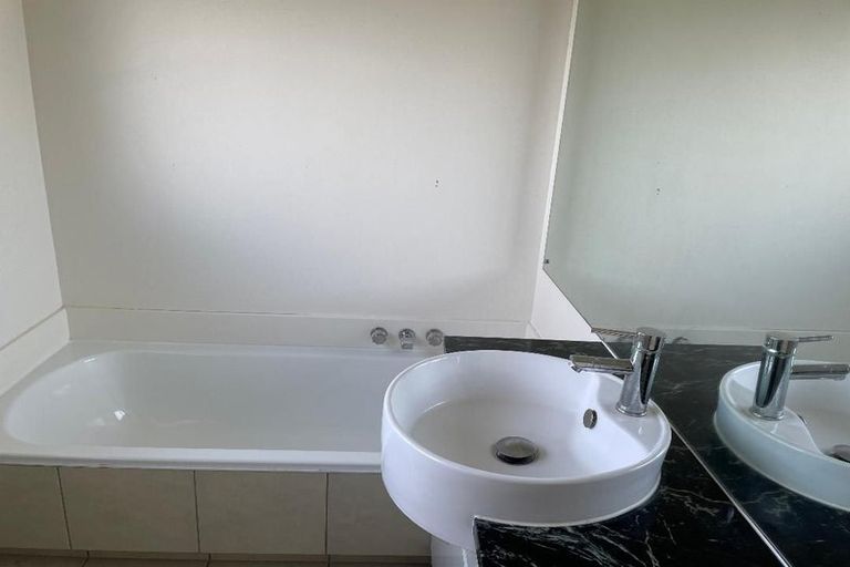 Photo of property in 2/17 Kells Place, Botany Downs, Auckland, 2010