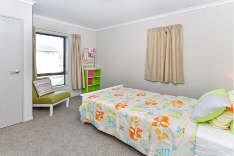 Photo of property in 43 Becker Drive, Weymouth, Auckland, 2103