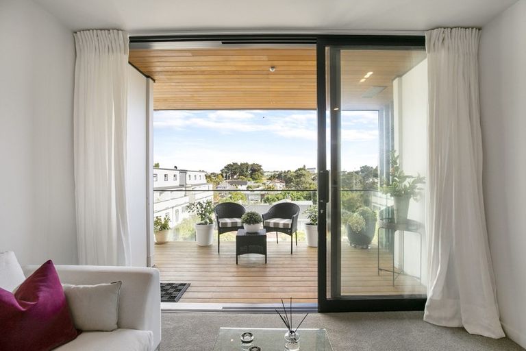 Photo of property in 308/8a Lake Pupuke Drive, Takapuna, Auckland, 0622