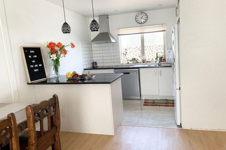 Photo of property in Emery Gardens, 7/4 Ambrico Place, New Lynn, Auckland, 0600