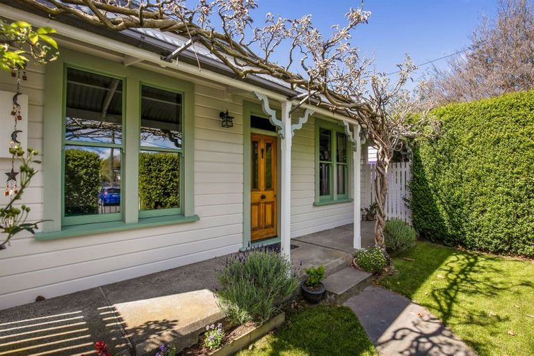 Photo of property in 8 Vienna Street, Waltham, Christchurch, 8023