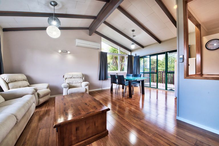 Photo of property in 218 Glengarry Road, Glen Eden, Auckland, 0602