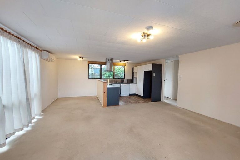 Photo of property in 2/21 Sarajevo Place, Massey, Auckland, 0614