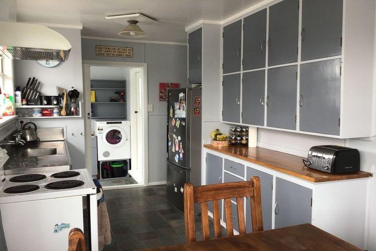 Photo of property in 11 Clyde Crescent, Roslyn, Palmerston North, 4414