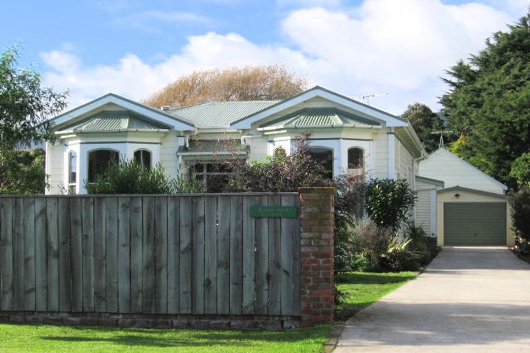 Photo of property in 25 Greenaway Road, Waikanae, 5036